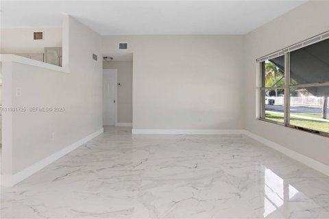 Villa ou maison à vendre à West Park, Floride: 2 chambres, 82.31 m2 № 1990355 - photo 6