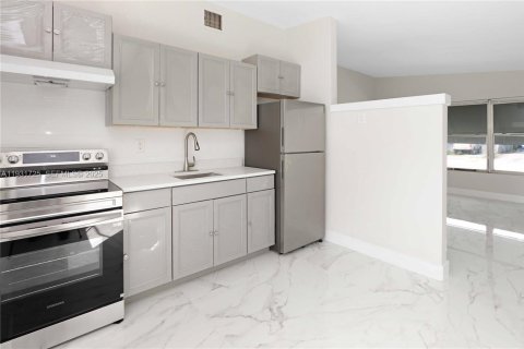 Villa ou maison à vendre à West Park, Floride: 2 chambres, 82.31 m2 № 1990355 - photo 11