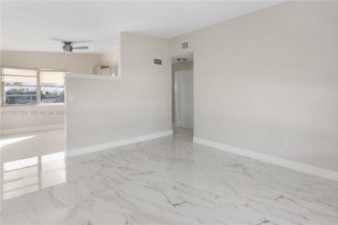 Villa ou maison à vendre à West Park, Floride: 2 chambres, 82.31 m2 № 1990355 - photo 5