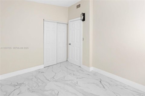 Villa ou maison à vendre à West Park, Floride: 2 chambres, 82.31 m2 № 1990355 - photo 15