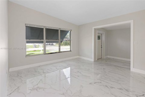 Villa ou maison à vendre à West Park, Floride: 2 chambres, 82.31 m2 № 1990355 - photo 3