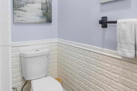House in Coral Springs, Florida 4 bedrooms, 195.93 sq.m. № 1809694 - photo 5