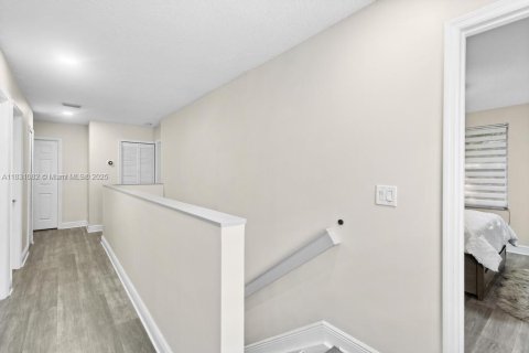 House in Coral Springs, Florida 4 bedrooms, 195.93 sq.m. № 1809694 - photo 21