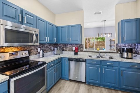 House in Coral Springs, Florida 4 bedrooms, 195.93 sq.m. № 1809694 - photo 7