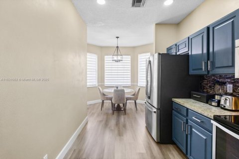House in Coral Springs, Florida 4 bedrooms, 195.93 sq.m. № 1809694 - photo 8