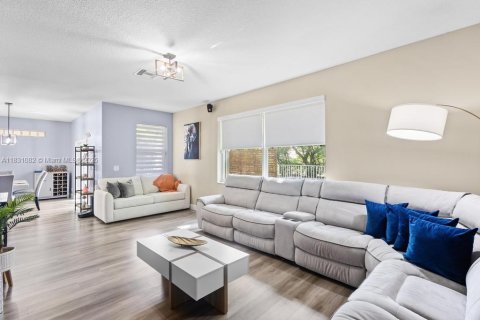 House in Coral Springs, Florida 4 bedrooms, 195.93 sq.m. № 1809694 - photo 15