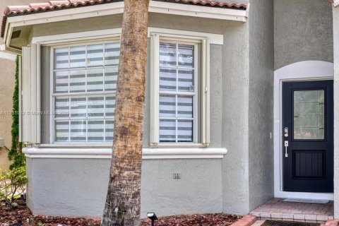 House in Coral Springs, Florida 4 bedrooms, 195.93 sq.m. № 1809694 - photo 2