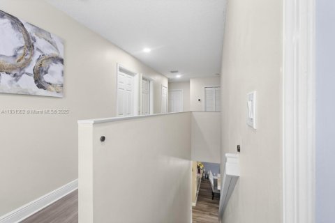 House in Coral Springs, Florida 4 bedrooms, 195.93 sq.m. № 1809694 - photo 18