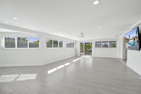 House in Pompano Beach, Florida 3 bedrooms, 208.84 sq.m. № 2041322 - photo 13