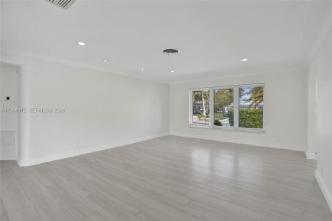 House in Pompano Beach, Florida 3 bedrooms, 208.84 sq.m. № 2041322 - photo 10