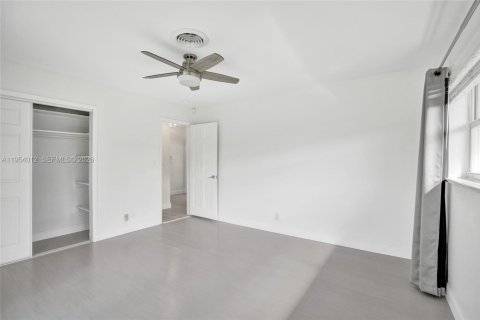 House in Pompano Beach, Florida 3 bedrooms, 208.84 sq.m. № 2041322 - photo 27