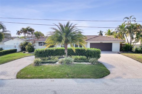 House in Pompano Beach, Florida 3 bedrooms, 208.84 sq.m. № 2041322 - photo 3