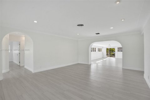 House in Pompano Beach, Florida 3 bedrooms, 208.84 sq.m. № 2041322 - photo 8