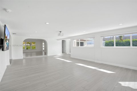 House in Pompano Beach, Florida 3 bedrooms, 208.84 sq.m. № 2041322 - photo 14