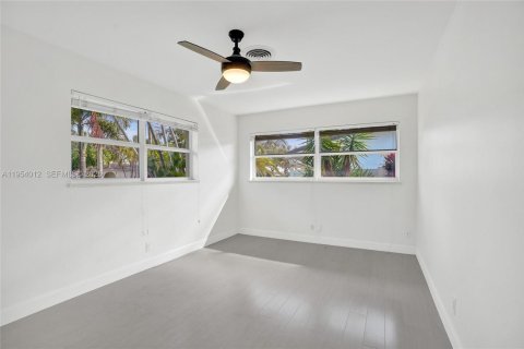 House in Pompano Beach, Florida 3 bedrooms, 208.84 sq.m. № 2041322 - photo 24