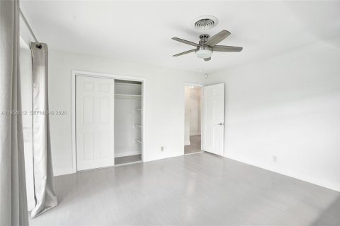 House in Pompano Beach, Florida 3 bedrooms, 208.84 sq.m. № 2041322 - photo 25