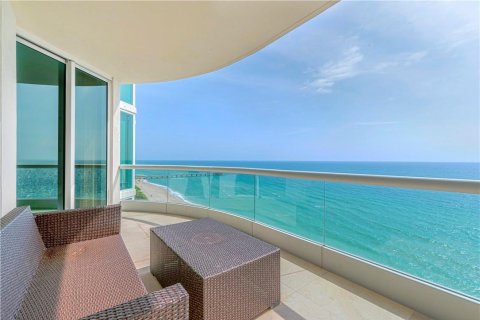 Condominio en alquiler en Sunny Isles Beach, Florida, 2 dormitorios, 207.64 m2 № 1097831 - foto 1