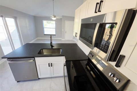 Villa ou maison à louer à Palm Harbor, Floride: 3 chambres, 97.55 m2 № 2422748 - photo 8