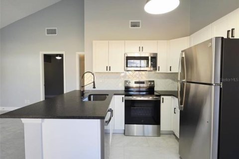 Villa ou maison à louer à Palm Harbor, Floride: 3 chambres, 97.55 m2 № 2422748 - photo 6