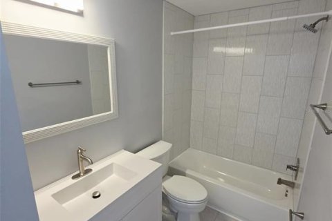 Villa ou maison à louer à Palm Harbor, Floride: 3 chambres, 97.55 m2 № 2422748 - photo 11