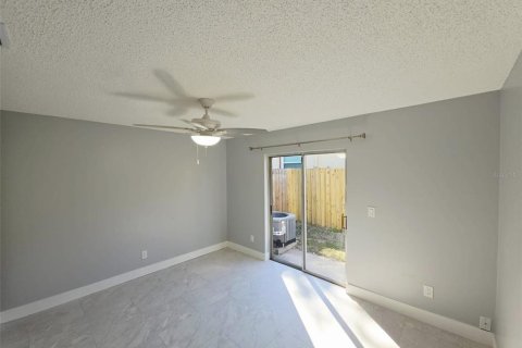Villa ou maison à louer à Palm Harbor, Floride: 3 chambres, 97.55 m2 № 2422748 - photo 10