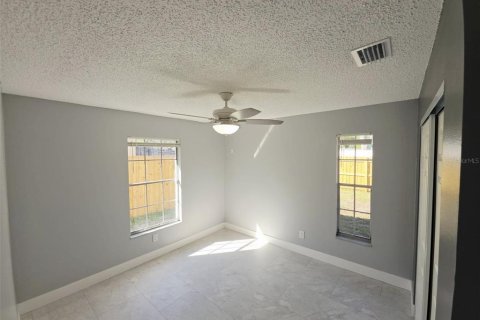Villa ou maison à louer à Palm Harbor, Floride: 3 chambres, 97.55 m2 № 2422748 - photo 13
