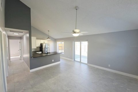 Villa ou maison à louer à Palm Harbor, Floride: 3 chambres, 97.55 m2 № 2422748 - photo 3