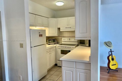 Condominio en venta en Hallandale Beach, Florida, 1 dormitorio, 58.06 m2 № 1814504 - foto 1