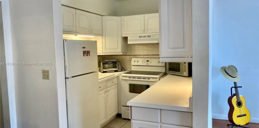 Condominio en Hallandale Beach, Florida, 1 dormitorio  № 1814504