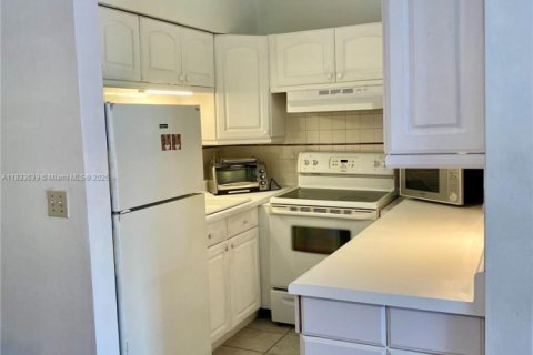 Condominio en venta en Hallandale Beach, Florida, 1 dormitorio, 58.06 m2 № 1814504 - foto 4