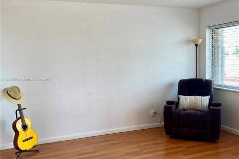 Condominio en venta en Hallandale Beach, Florida, 1 dormitorio, 58.06 m2 № 1814504 - foto 7
