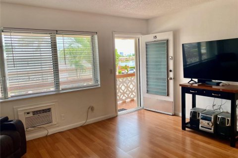 Condominio en venta en Hallandale Beach, Florida, 1 dormitorio, 58.06 m2 № 1814504 - foto 2