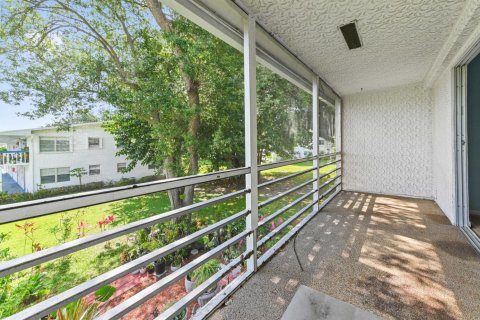 Condo in Deerfield Beach, Florida, 1 bedroom № 2183718 - photo 13
