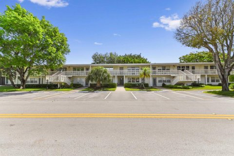 Condo in Deerfield Beach, Florida, 1 bedroom № 2183718 - photo 17
