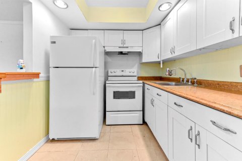 Condo in Deerfield Beach, Florida, 1 bedroom № 2183718 - photo 5