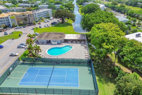 Condo in Deerfield Beach, Florida, 1 bedroom № 2183718 - photo 14