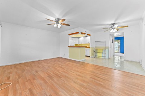 Condo in Deerfield Beach, Florida, 1 bedroom № 2183718 - photo 2