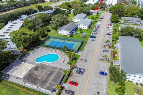 Condo in Deerfield Beach, Florida, 1 bedroom № 2183718 - photo 16