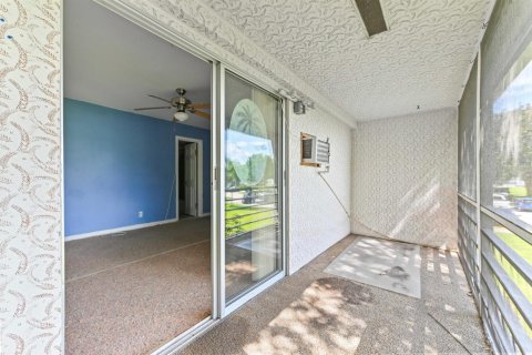 Condo in Deerfield Beach, Florida, 1 bedroom № 2183718 - photo 12