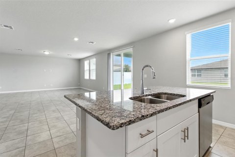 House in Haines City, Florida 4 bedrooms, 249.07 sq.m. № 1918936 - photo 10