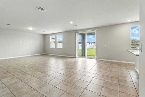 House in Haines City, Florida 4 bedrooms, 249.07 sq.m. № 1918936 - photo 5
