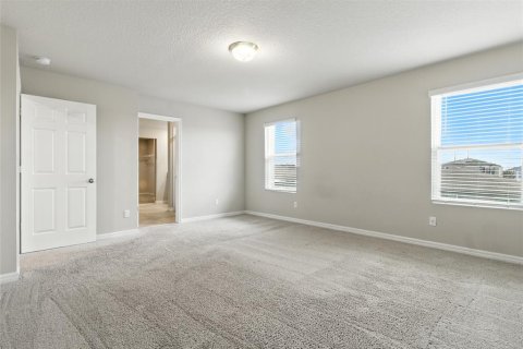 House in Haines City, Florida 4 bedrooms, 249.07 sq.m. № 1918936 - photo 14