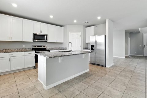 House in Haines City, Florida 4 bedrooms, 249.07 sq.m. № 1918936 - photo 8