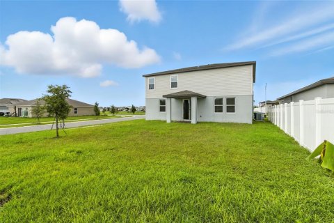 House in Haines City, Florida 4 bedrooms, 249.07 sq.m. № 1918936 - photo 23