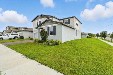 House in Haines City, Florida 4 bedrooms, 249.07 sq.m. № 1918936 - photo 2
