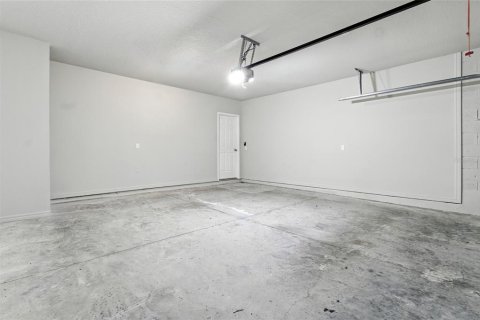 House in Haines City, Florida 4 bedrooms, 249.07 sq.m. № 1918936 - photo 21
