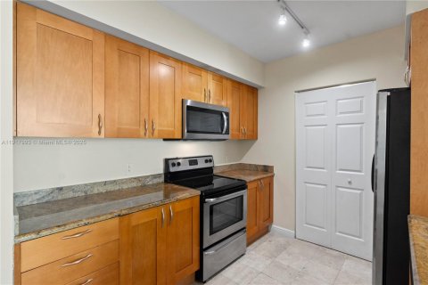 Copropriété à louer à Hallandale Beach, Floride: 2 chambres, 100.43 m2 № 1972958 - photo 7