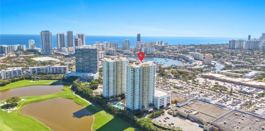 Condo à Hallandale Beach, Floride, 2 chambres  № 1972958