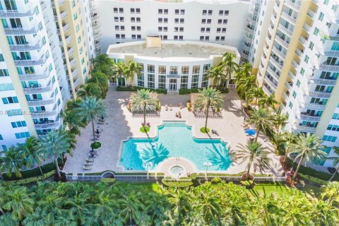 Copropriété à louer à Hallandale Beach, Floride: 2 chambres, 100.43 m2 № 1972958 - photo 25