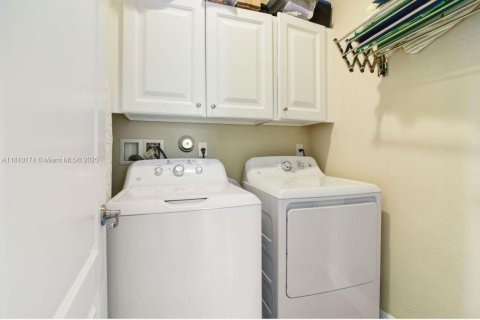 House in Parkland, Florida 4 bedrooms, 277.03 sq.m. № 1865695 - photo 18